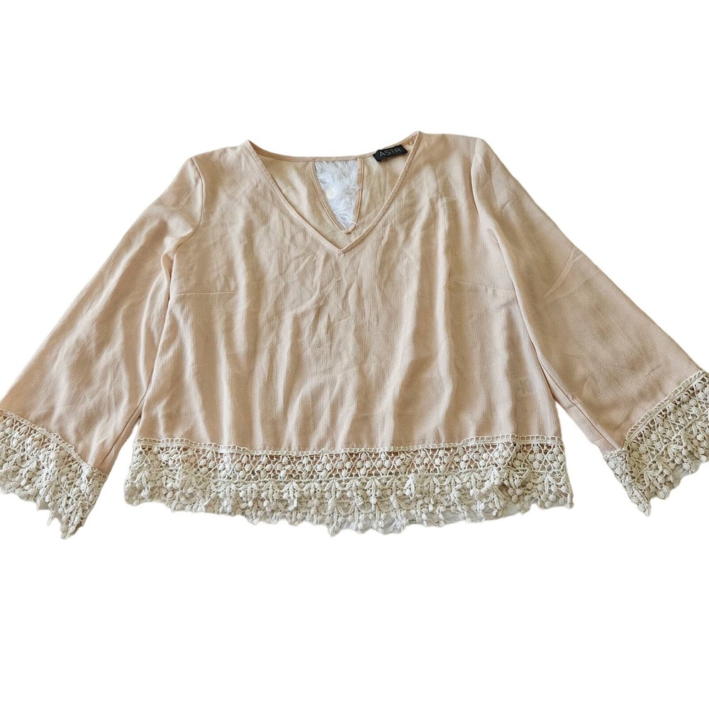 ASTR the Label Women Blush Pink V-neck‎ Crochet Hem Flared Sleeve Blouse. Size L